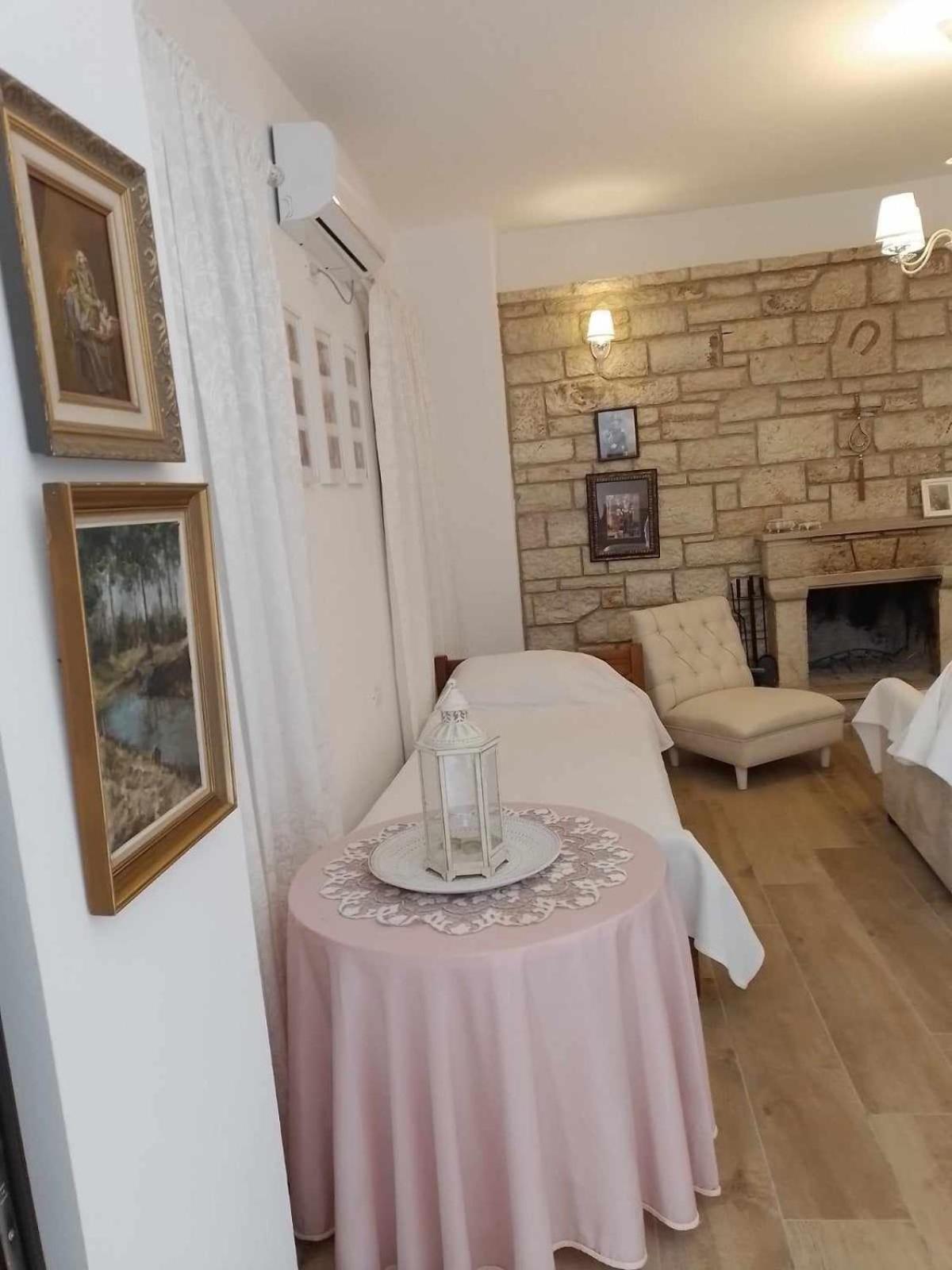 Pensión Vogklis House